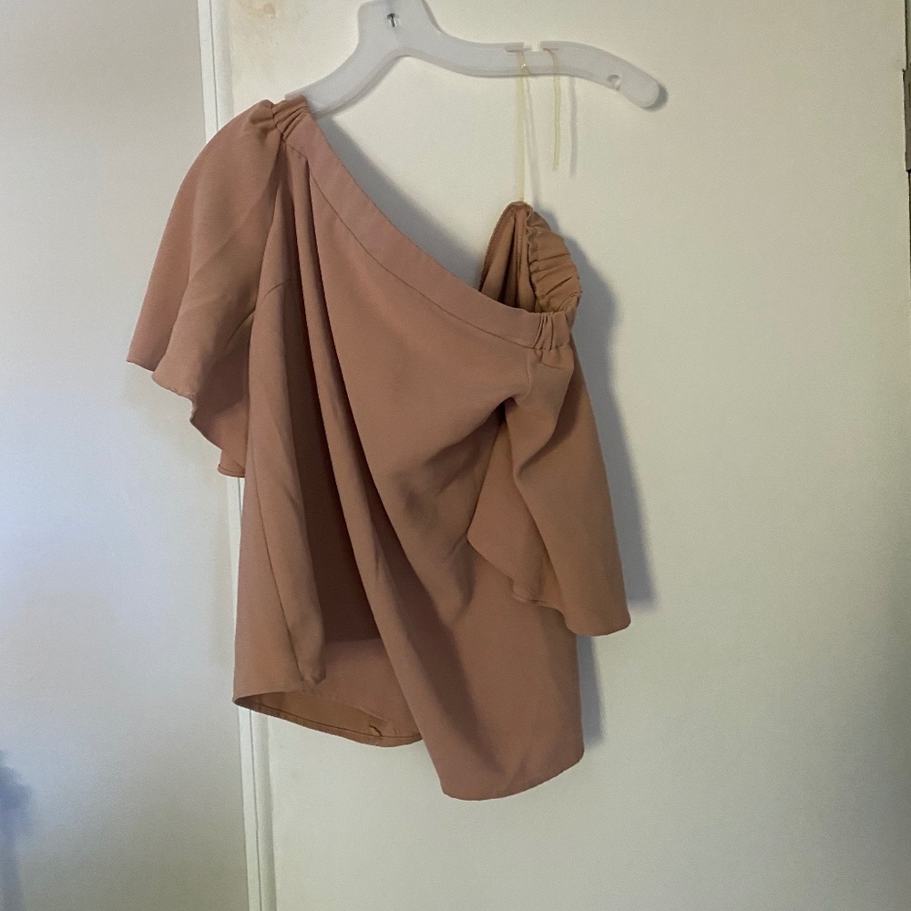 One shoulder top